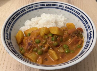 Aloo Mattar Makhani - Curry with Potatoes and Peas