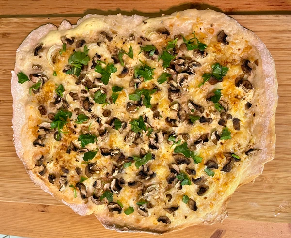 Tarte flambée with mushrooms, fresh from the oven!