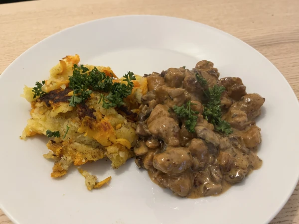 Vegetarian Zürcher Geschnetzeltes with deconstructed rösti (aka: didn't really want to hold) made from potatoes and sweet potatoes