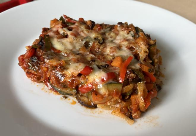 Vegetarian giouvetsi with lots of vegetables, straight from the oven.