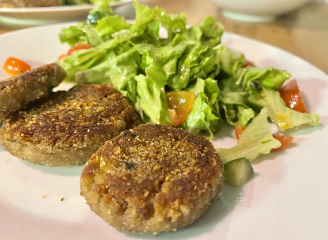 Red lentil balls with walnuts and side salad