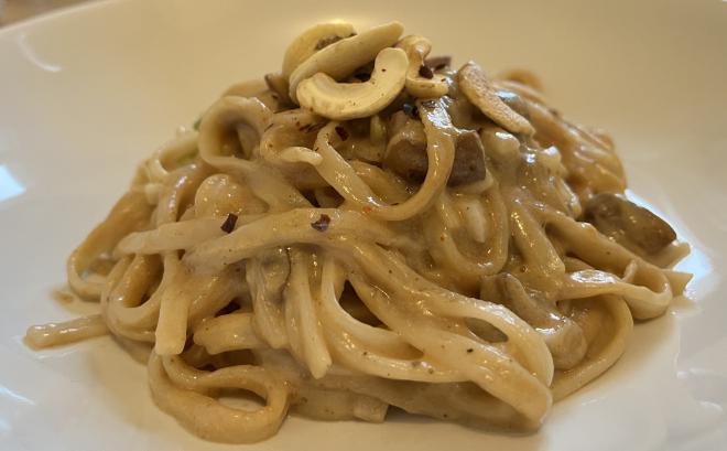 Rice noodles with creamy miso-peanut sauce, mushrooms - plus cashews and chili flakes