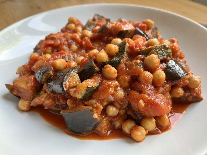 Stew with baked vegetables and chickpeas