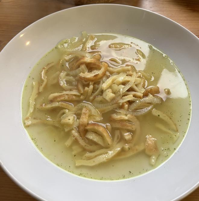 Flaedlesuppe - here as a simple version with a little onion