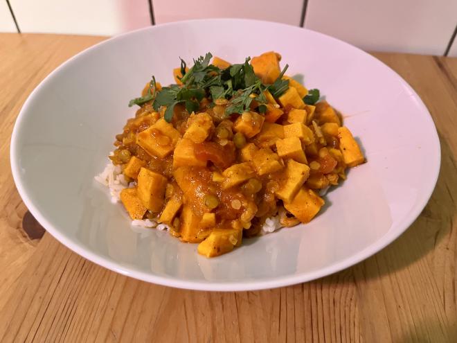 Sweet potato curry with lentils, tomatoes and coconut milk