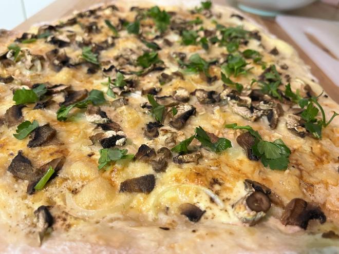 Tarte flambée with mushrooms and onions