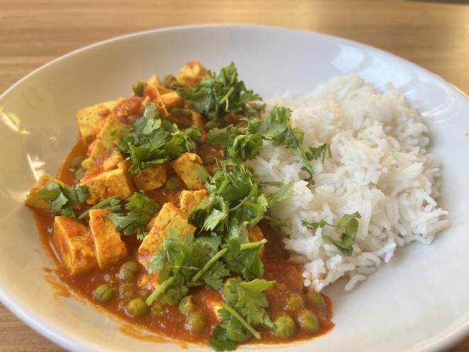 Tofu Matar: Curry with tomatoes, tofu and peas